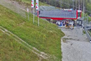 Kamera: Jaworzyna Krynicka Widok ze stacji dolnej kolei gondolowej (648 m n.p.m.) Krynica Jaworzyna Krynicka Widok ze stacji dolnej kolei gondolowej (648 m n.p.m.)
