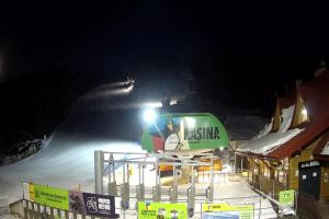 Kamera: Kasina ski Dolna stacja kolejki krzesełkowej Kasina Wielka Kasina ski Dolna stacja kolejki krzesełkowej