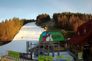 Kamera: Kasina ski Dolna stacja kolejki krzesełkowej Kasina Wielka Kasina ski Dolna stacja kolejki krzesełkowej