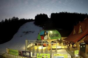Kamera: Kasina ski Dolna stacja kolejki krzesełkowej Kasina Wielka Kasina ski Dolna stacja kolejki krzesełkowej