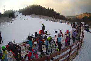 Kamera: Stacja narciarska CZARNÓW Wyciąg numer 1 dolna stacja Stacja narciarska CZARNÓW Stacja narciarska CZARNÓW Wyciąg numer 1 dolna stacja