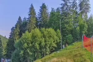 Kamera: Jaworzyna Krynicka Widok ze stacji dolnej kolei gondolowej (648 m n.p.m.) Krynica Jaworzyna Krynicka Widok ze stacji dolnej kolei gondolowej (648 m n.p.m.)