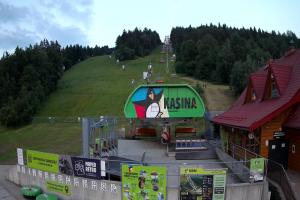 Kamera: Kasina ski Dolna stacja kolejki krzesełkowej Kasina Wielka Kasina ski Dolna stacja kolejki krzesełkowej