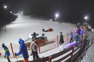 Kamera: Stacja narciarska CZARNÓW Wyciąg numer 1 dolna stacja Stacja narciarska CZARNÓW Stacja narciarska CZARNÓW Wyciąg numer 1 dolna stacja