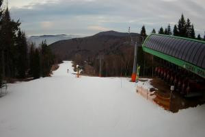 Kamera: Czarny Groń Widok z dolnej stacji Rzyki Czarny Groń Widok z dolnej stacji
