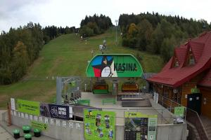 Kamera: Kasina ski Dolna stacja kolejki krzesełkowej Kasina Wielka Kasina ski Dolna stacja kolejki krzesełkowej