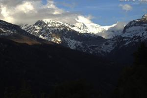 4 Vallees - 4 Doliny 4 Vallees - 4 Doliny Webcam La Grande Dixence depuis Les Masses