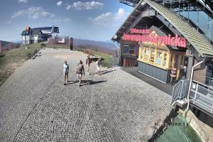 Kamera: Jaworzyna Krynicka Widok na trasę dla dzieci na szczycie (1100 m n.p.m.) Krynica Jaworzyna Krynicka Widok na trasę dla dzieci na szczycie (1100 m n.p.m.)