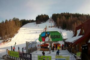 Kamera: Kasina ski Dolna stacja kolejki krzesełkowej Kasina Wielka Kasina ski Dolna stacja kolejki krzesełkowej