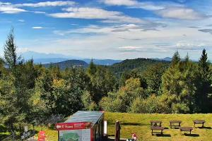 Kamera: Jaworzyna Krynicka Widok na szczyt Jaworzyny (1114 m n.p.m) Krynica Jaworzyna Krynicka Widok na szczyt Jaworzyny (1114 m n.p.m)