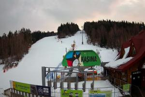 Kamera: Kasina ski Dolna stacja kolejki krzesełkowej Kasina Wielka Kasina ski Dolna stacja kolejki krzesełkowej