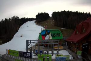 Kamera: Kasina ski Dolna stacja kolejki krzesełkowej Kasina Wielka Kasina ski Dolna stacja kolejki krzesełkowej