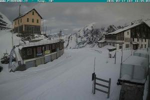 Przełecz Stelvio Passo Stelvio Widok na przełęcz Stelvio 2760 m