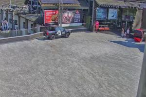 Kamera: Jaworzyna Krynicka Widok ze stacji dolnej kolei gondolowej (648 m n.p.m.) Krynica Jaworzyna Krynicka Widok ze stacji dolnej kolei gondolowej (648 m n.p.m.)