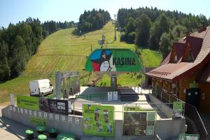 Kamera: Kasina ski Dolna stacja kolejki krzesełkowej Kasina Wielka Kasina ski Dolna stacja kolejki krzesełkowej