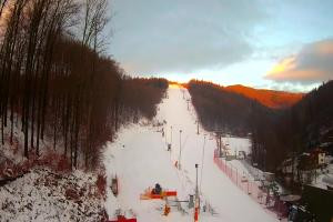 Kamera: STOK – Stacja Narciarska Widok z dolnej stacji Wisła STOK – Stacja Narciarska Widok z dolnej stacji