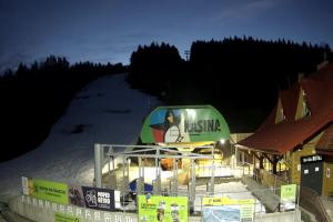 Kamera: Kasina ski Dolna stacja kolejki krzesełkowej Kasina Wielka Kasina ski Dolna stacja kolejki krzesełkowej