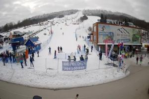 Wańkowa BIESZCZAD.ski Widok na stok i kolej linową