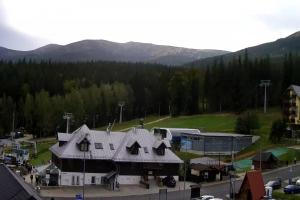 Kamera: Szrenica Ski Arena Widok na dolną stację wyciągu Szklarska Poręba Szrenica Ski Arena Widok na dolną stację wyciągu
