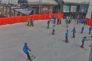 Kamera: Jaworzyna Krynicka Widok ze stacji dolnej kolei gondolowej (648 m n.p.m.) Krynica Jaworzyna Krynicka Widok ze stacji dolnej kolei gondolowej (648 m n.p.m.)