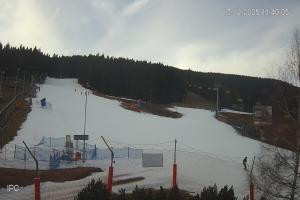 Kamera: Czarna Góra Dolny odcinek nartostrady "B", wyciąg BIBA Stronie Śląskie Czarna Góra Dolny odcinek nartostrady "B", wyciąg BIBA