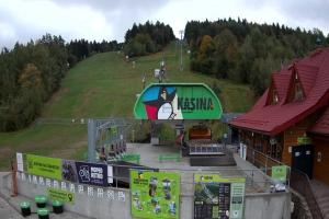 Kamera: Kasina ski Dolna stacja kolejki krzesełkowej Kasina Wielka Kasina ski Dolna stacja kolejki krzesełkowej