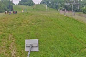 Kamera: Jaworzyna Krynicka Widok ze stacji dolnej kolei gondolowej (648 m n.p.m.) Krynica Jaworzyna Krynicka Widok ze stacji dolnej kolei gondolowej (648 m n.p.m.)