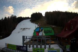 Kamera: Kasina ski Dolna stacja kolejki krzesełkowej Kasina Wielka Kasina ski Dolna stacja kolejki krzesełkowej