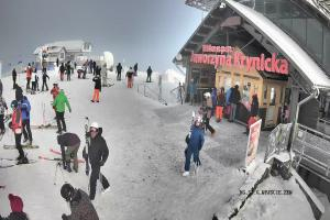 Kamera: Jaworzyna Krynicka Widok na trasÄ™ dla dzieci na szczycie (1100 m n.p.m.) Krynica Jaworzyna Krynicka Widok na trasÄ™ dla dzieci na szczycie (1100 m n.p.m.)