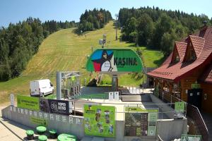 Kamera: Kasina ski Dolna stacja kolejki krzesełkowej Kasina Wielka Kasina ski Dolna stacja kolejki krzesełkowej