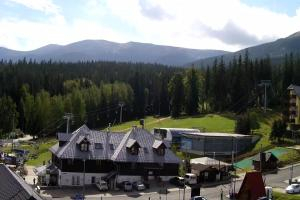 Kamera: Szrenica Ski Arena Widok na dolną stację wyciągu Szklarska Poręba Szrenica Ski Arena Widok na dolną stację wyciągu