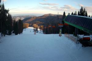 Kamera: Czarny Groń Widok z dolnej stacji Rzyki Czarny Groń Widok z dolnej stacji