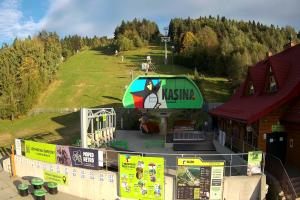 Kamera: Kasina ski Dolna stacja kolejki krzesełkowej Kasina Wielka Kasina ski Dolna stacja kolejki krzesełkowej