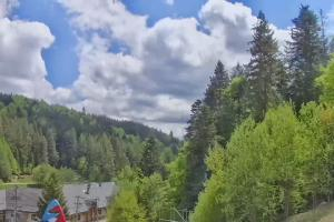 Kamera: Jaworzyna Krynicka Widok ze stacji dolnej kolei gondolowej (648 m n.p.m.) Krynica Jaworzyna Krynicka Widok ze stacji dolnej kolei gondolowej (648 m n.p.m.)