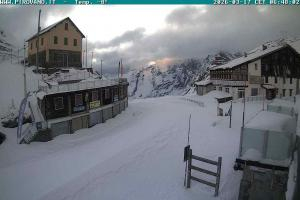 Przełecz Stelvio Passo Stelvio Widok na przełęcz Stelvio 2760 m
