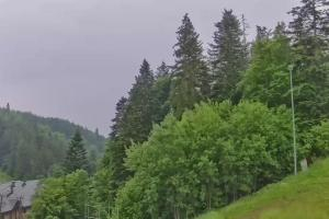 Kamera: Jaworzyna Krynicka Widok ze stacji dolnej kolei gondolowej (648 m n.p.m.) Krynica Jaworzyna Krynicka Widok ze stacji dolnej kolei gondolowej (648 m n.p.m.)