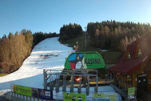 Kamera: Kasina ski Dolna stacja kolejki krzesełkowej Kasina Wielka Kasina ski Dolna stacja kolejki krzesełkowej