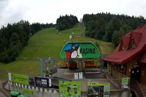 Kamera: Kasina ski Dolna stacja kolejki krzesełkowej Kasina Wielka Kasina ski Dolna stacja kolejki krzesełkowej