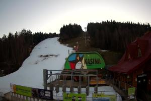 Kamera: Kasina ski Dolna stacja kolejki krzesełkowej Kasina Wielka Kasina ski Dolna stacja kolejki krzesełkowej