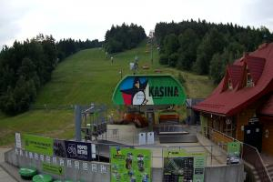 Kamera: Kasina ski Dolna stacja kolejki krzesełkowej Kasina Wielka Kasina ski Dolna stacja kolejki krzesełkowej