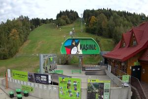 Kamera: Kasina ski Dolna stacja kolejki krzesełkowej Kasina Wielka Kasina ski Dolna stacja kolejki krzesełkowej