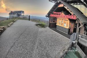 Kamera: Jaworzyna Krynicka Widok na trasÄ™ dla dzieci na szczycie (1100 m n.p.m.) Krynica Jaworzyna Krynicka Widok na trasÄ™ dla dzieci na szczycie (1100 m n.p.m.)