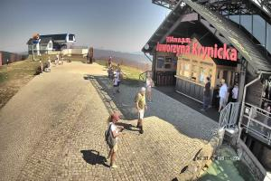 Kamera: Jaworzyna Krynicka Widok na trasę dla dzieci na szczycie (1100 m n.p.m.) Krynica Jaworzyna Krynicka Widok na trasę dla dzieci na szczycie (1100 m n.p.m.)