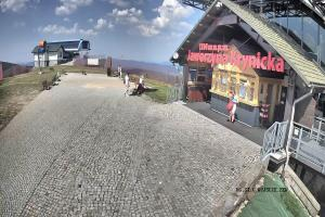 Kamera: Jaworzyna Krynicka Widok na trasę dla dzieci na szczycie (1100 m n.p.m.) Krynica Jaworzyna Krynicka Widok na trasę dla dzieci na szczycie (1100 m n.p.m.)