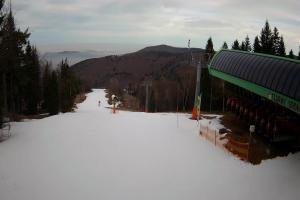 Kamera: Czarny Groń Widok z dolnej stacji Rzyki Czarny Groń Widok z dolnej stacji