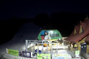Kamera: Kasina ski Dolna stacja kolejki krzesełkowej Kasina Wielka Kasina ski Dolna stacja kolejki krzesełkowej
