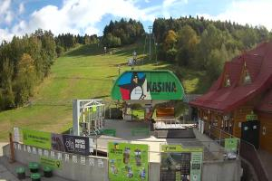 Kamera: Kasina ski Dolna stacja kolejki krzesełkowej Kasina Wielka Kasina ski Dolna stacja kolejki krzesełkowej