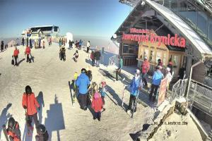 Kamera: Jaworzyna Krynicka Widok na trasÄ™ dla dzieci na szczycie (1100 m n.p.m.) Krynica Jaworzyna Krynicka Widok na trasÄ™ dla dzieci na szczycie (1100 m n.p.m.)