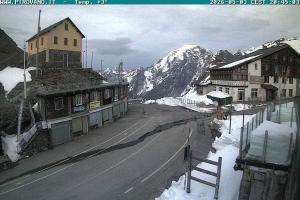 Przełecz Stelvio Passo Stelvio Widok na przełęcz Stelvio 2760 m
