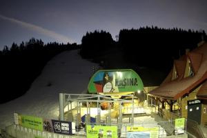 Kamera: Kasina ski Dolna stacja kolejki krzesełkowej Kasina Wielka Kasina ski Dolna stacja kolejki krzesełkowej